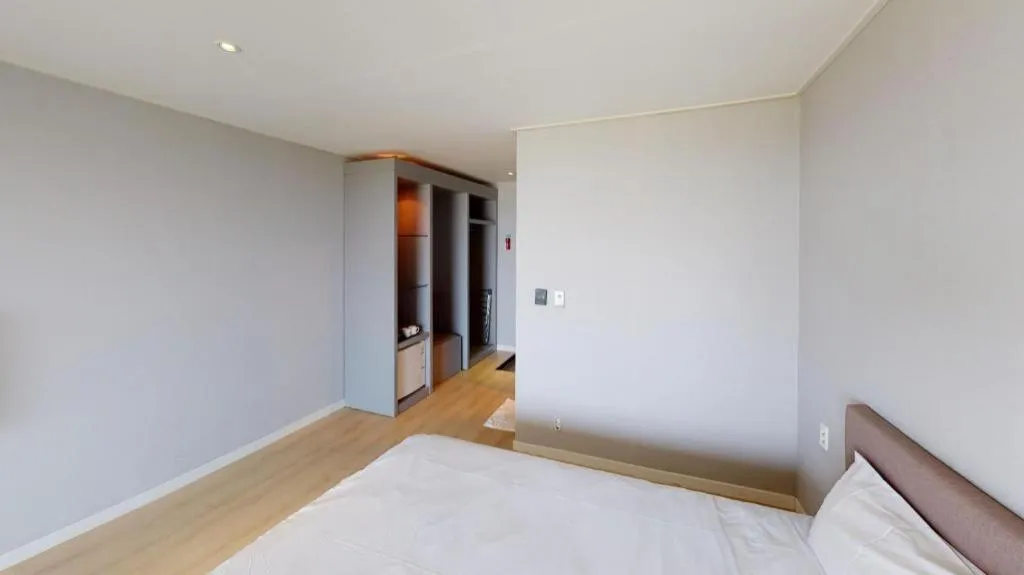 Bed in Sallys Jeju Hotel