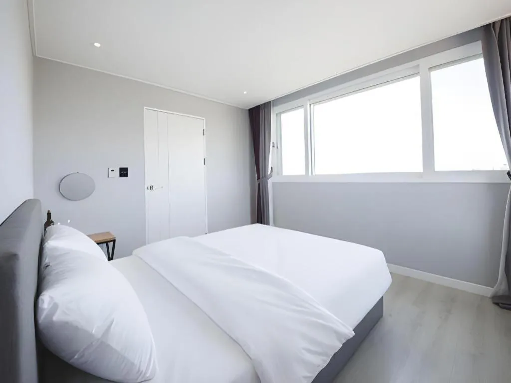 Bed in Sallys Jeju Hotel