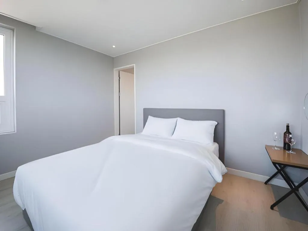 Bed in Sallys Jeju Hotel