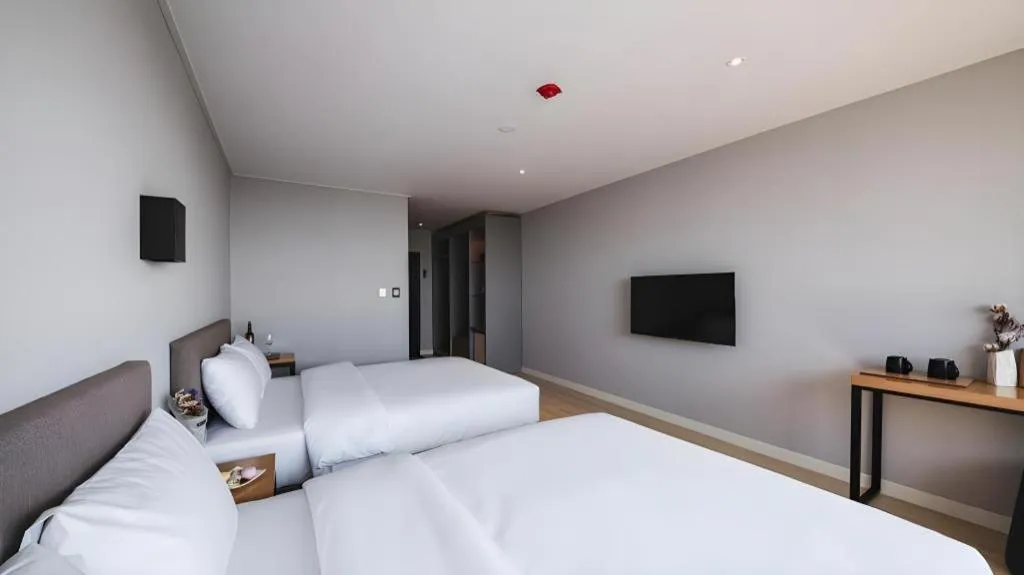 Bed in Sallys Jeju Hotel