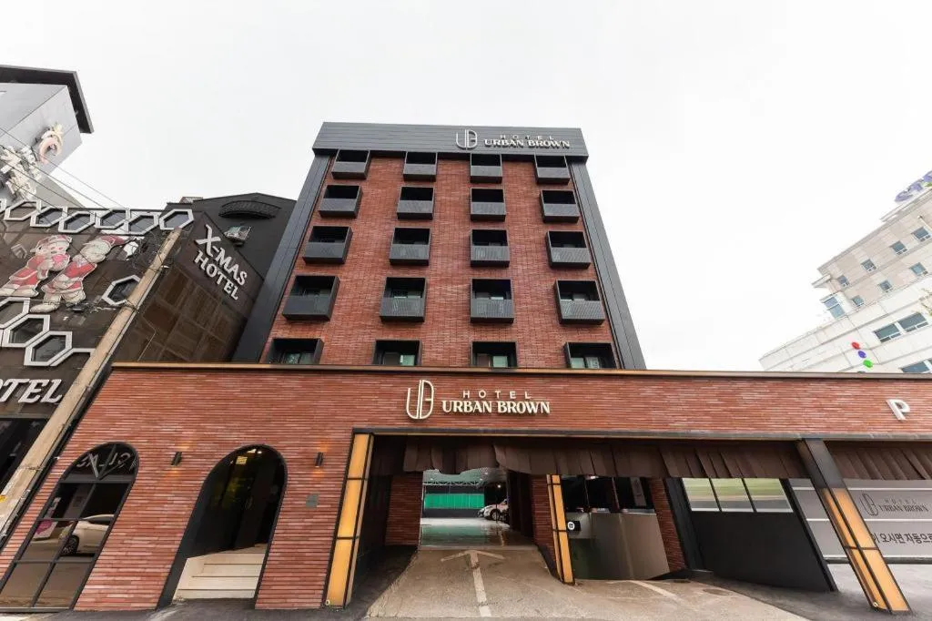 Hotel Urban Brown