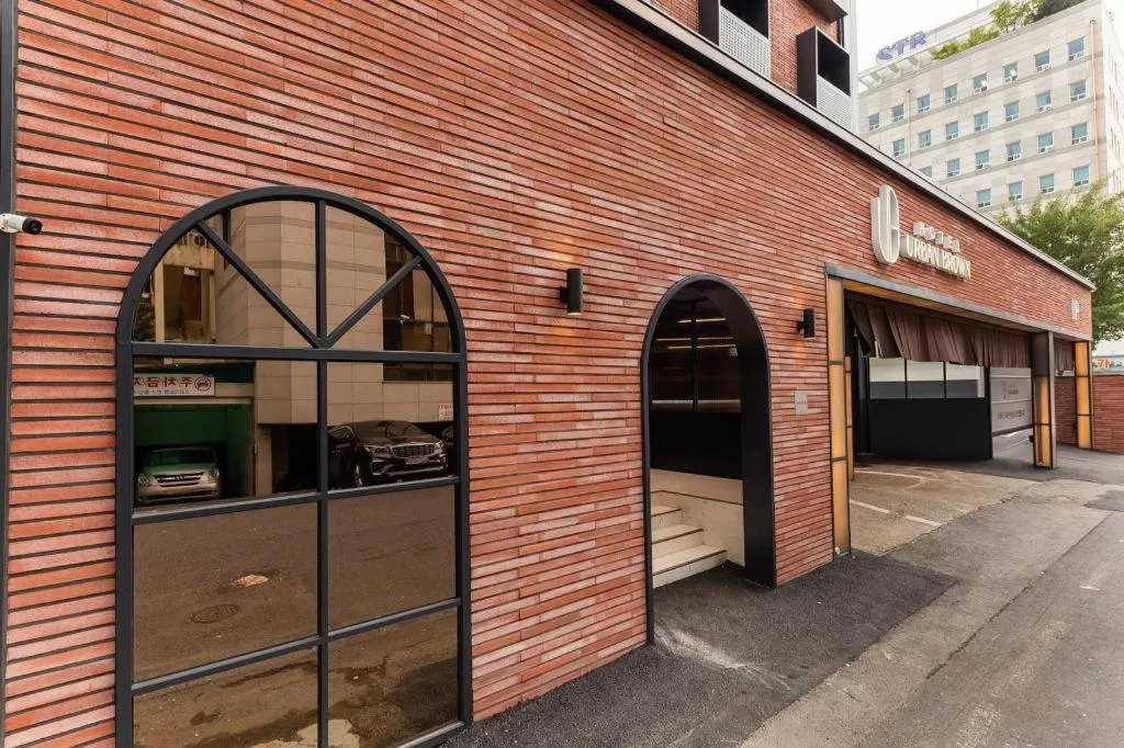 Hotel Urban Brown