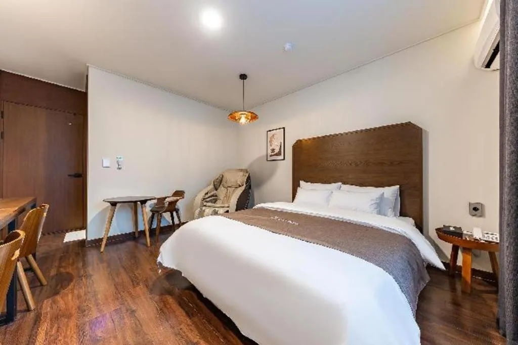 Bed in Hotel Urban Brown