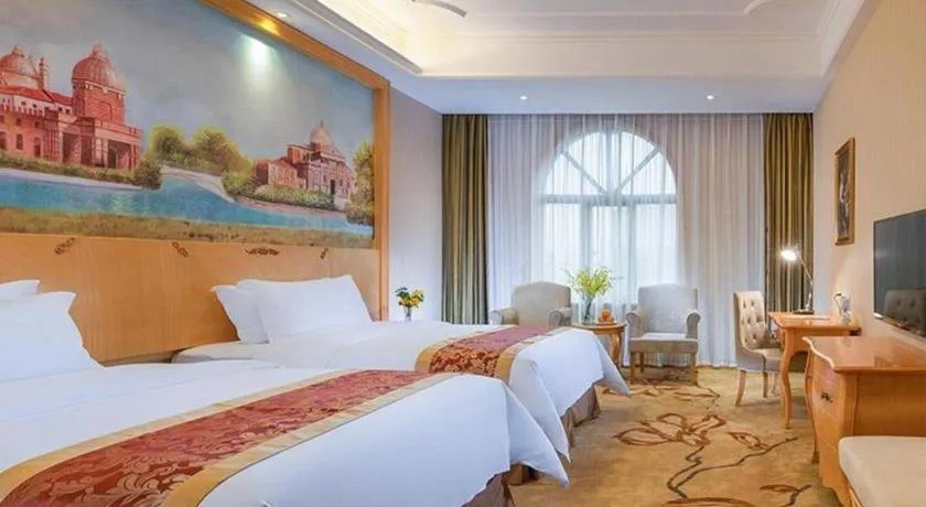 Bed in Vienna Hotel Shenzhen Longgang Dayun Center Branch
