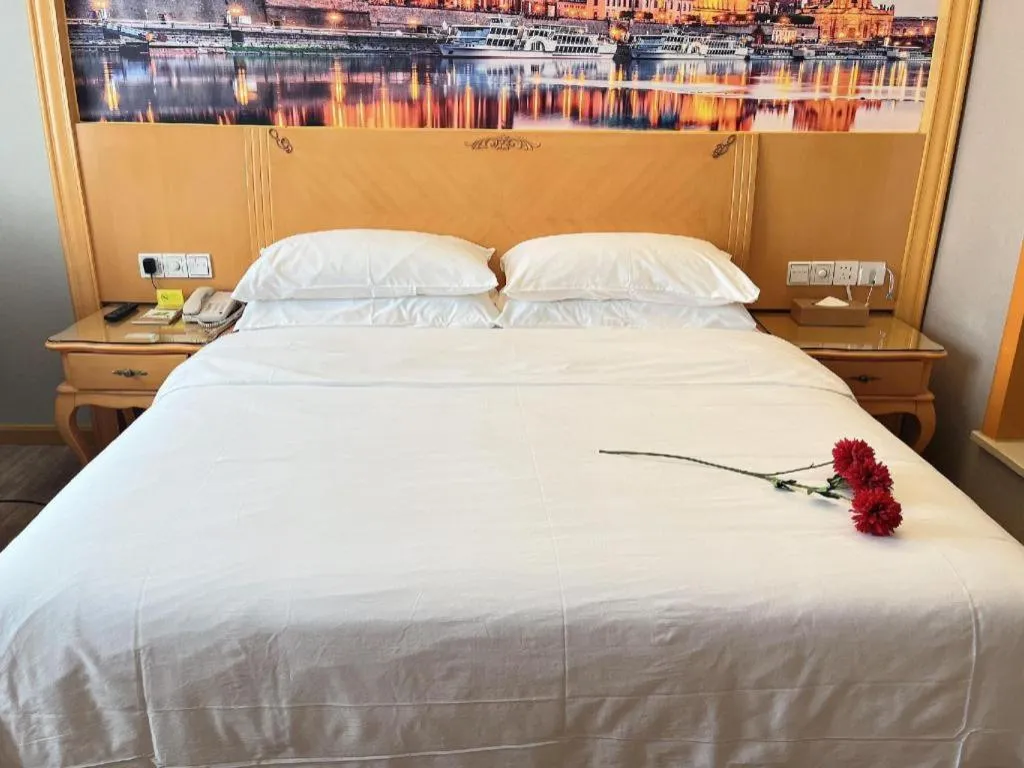 Bed in Vienna Hotel Shenzhen Longgang Dayun Center Branch