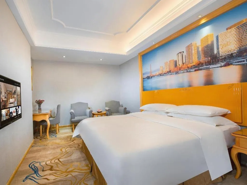 Bed in Vienna Hotel Shenzhen Longgang Dayun Center Branch