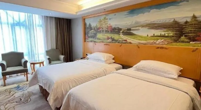 Bed in Vienna Hotel Shenzhen Longgang Dayun Center Branch