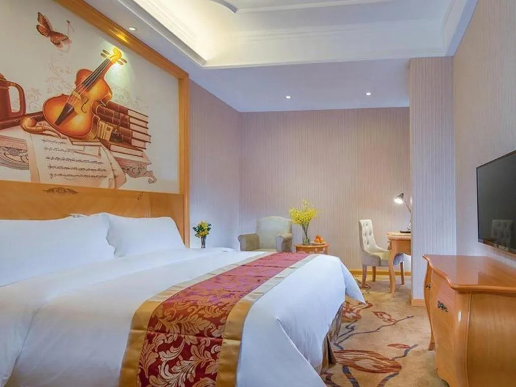 Bed in Vienna Hotel Shenzhen Longgang Dayun Center Branch