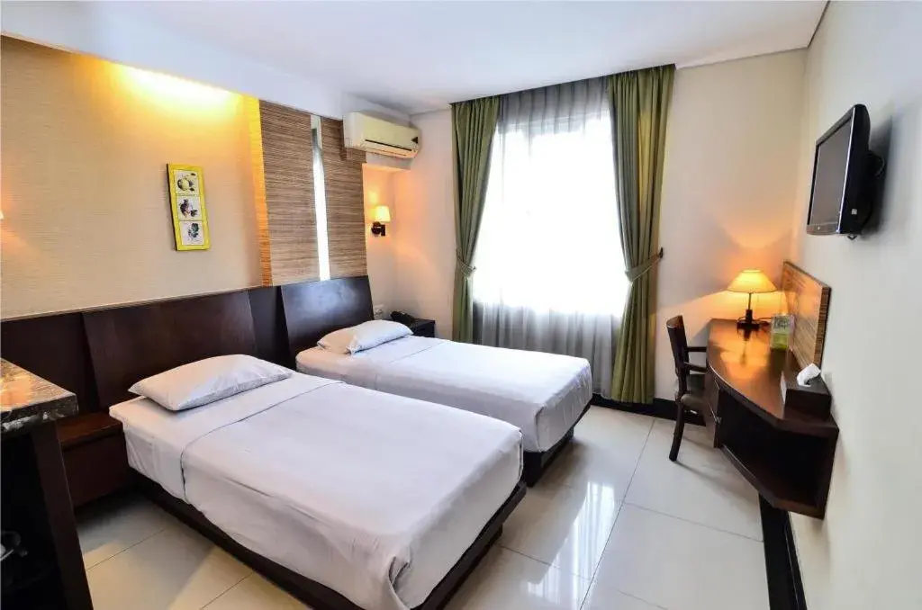 Bed in Losari Roxy Hotel Jakarta Bed in Losari Roxy Hotel Jakarta