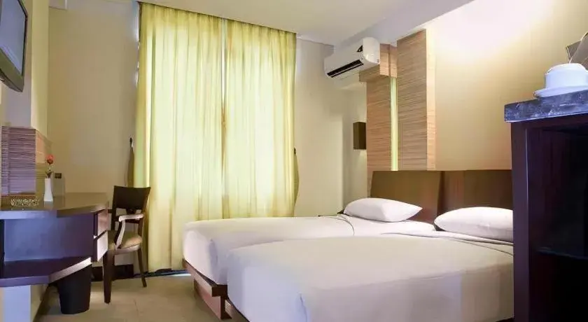 Bed in Losari Roxy Hotel Jakarta Bed in Losari Roxy Hotel Jakarta