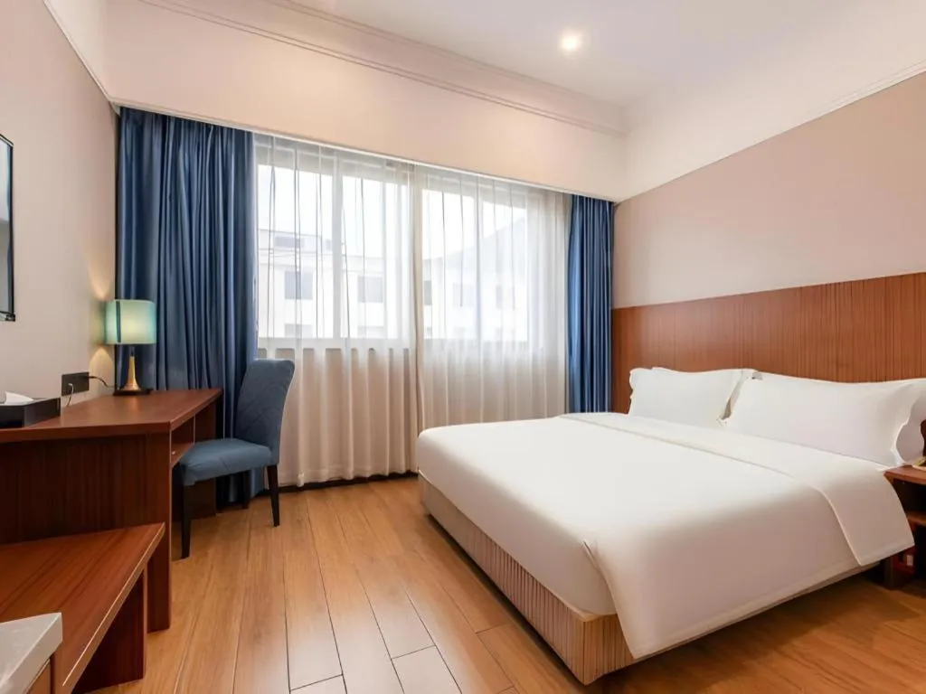 Bed in Carrianna Hotel