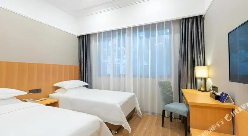 Bed in Carrianna Hotel