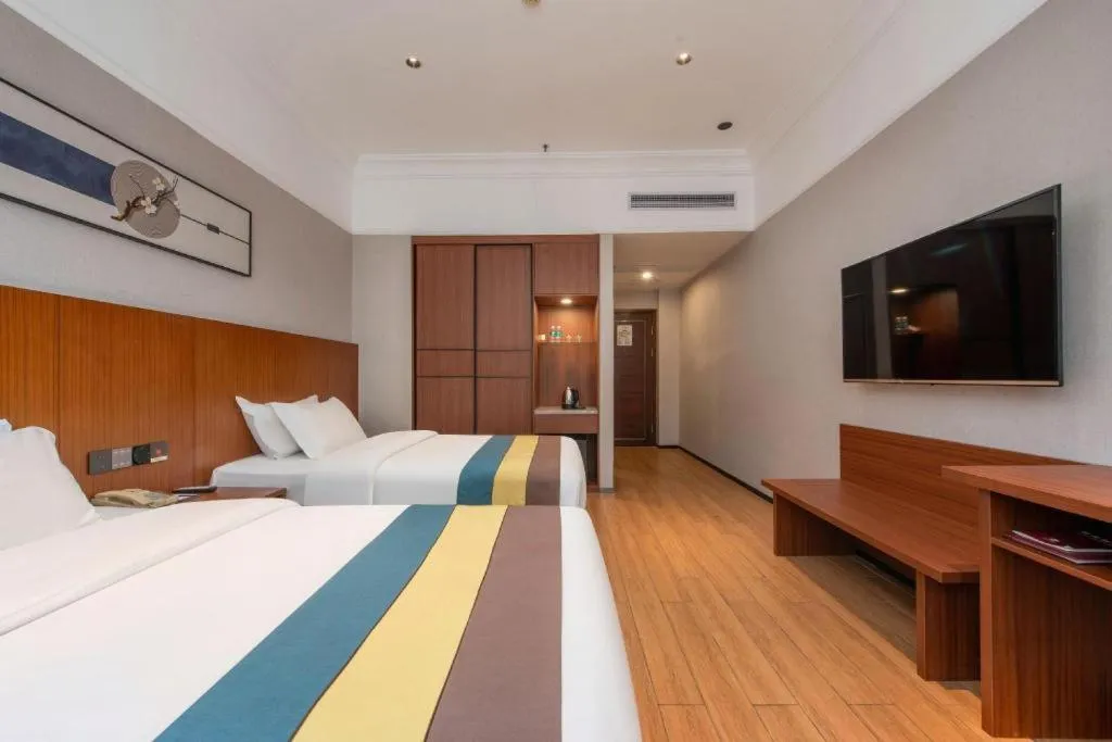 Bed in Carrianna Hotel