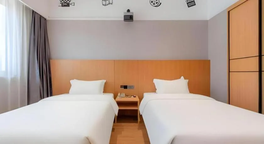 Bed in Carrianna Hotel