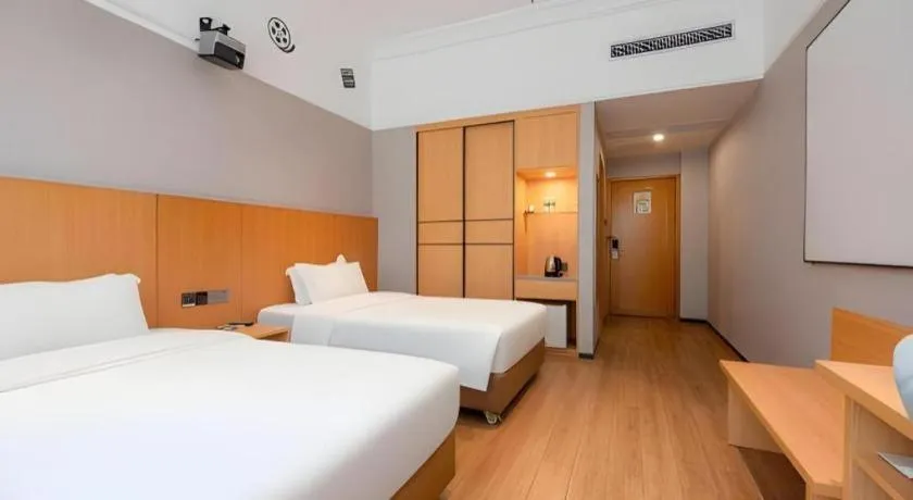 Bed in Carrianna Hotel