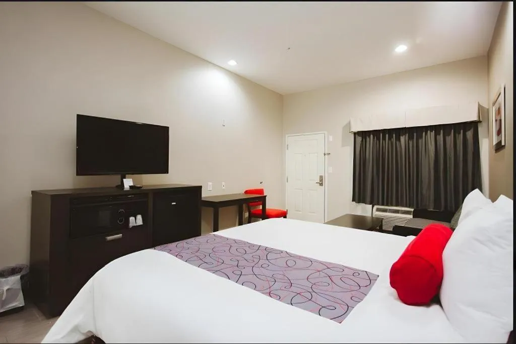 Bed in Americas Best Value Inn and Suites IAH Airport North