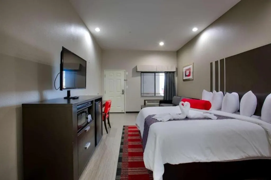 Bed in Americas Best Value Inn and Suites IAH Airport North