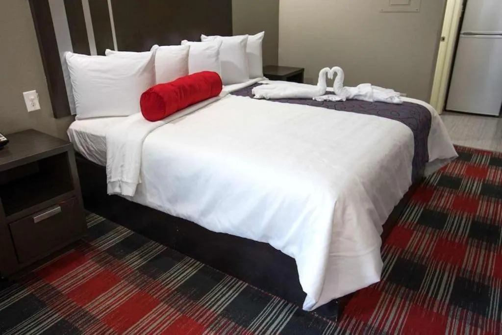Bed in Americas Best Value Inn and Suites IAH Airport North
