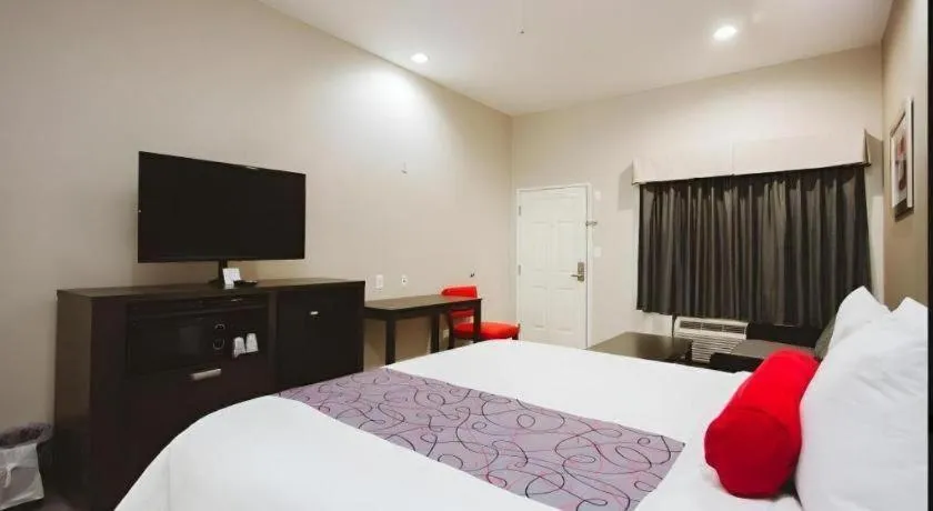 Bed in Americas Best Value Inn and Suites IAH Airport North