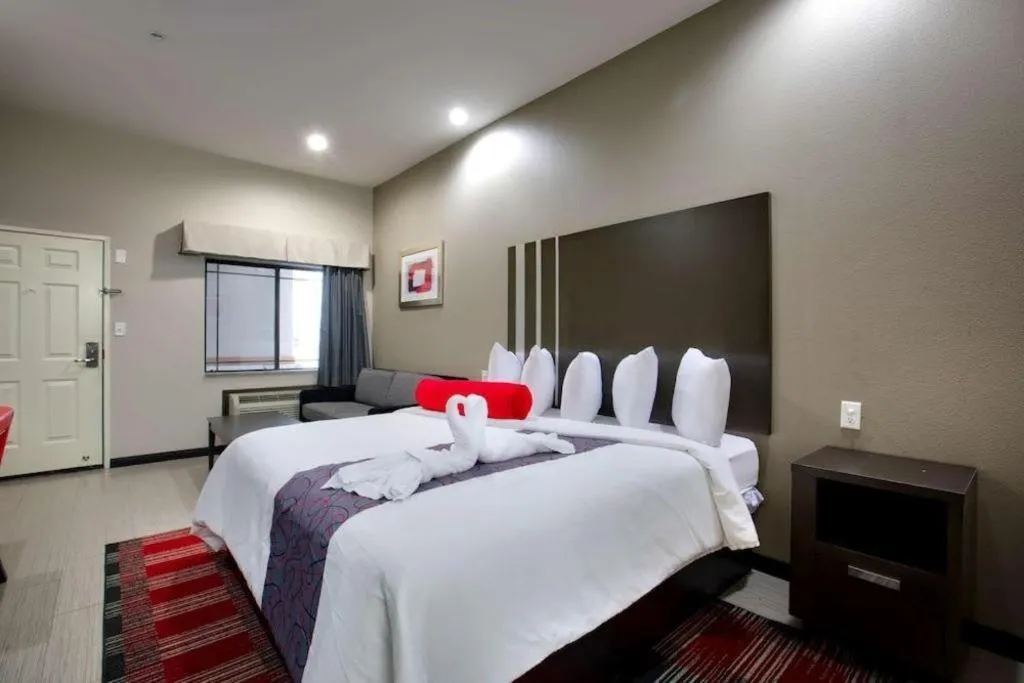 Bed in Americas Best Value Inn and Suites IAH Airport North
