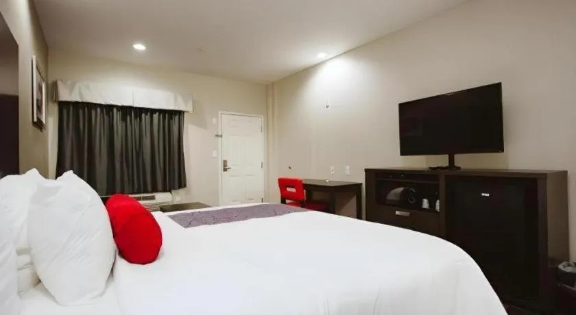 Bed in Americas Best Value Inn and Suites IAH Airport North