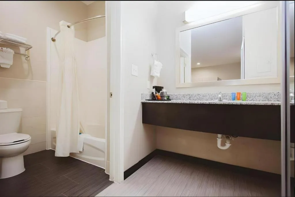 Americas Best Value Inn and Suites IAH Airport North