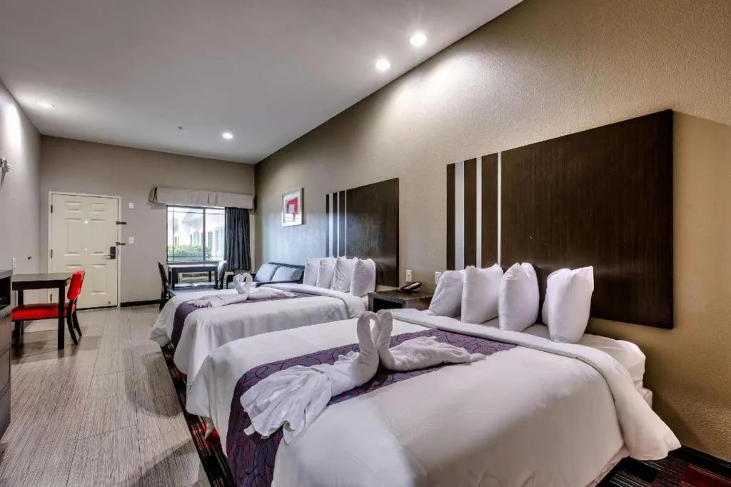 Bed in Americas Best Value Inn and Suites IAH Airport North