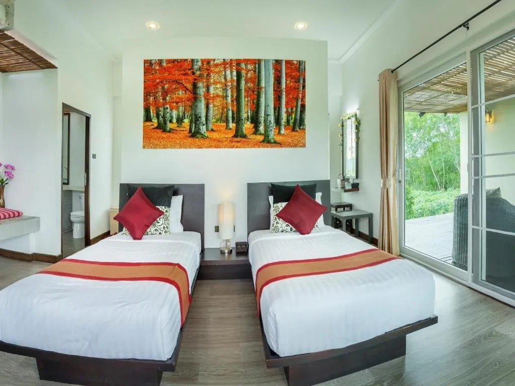 Bed in Lucerne Villa Resort