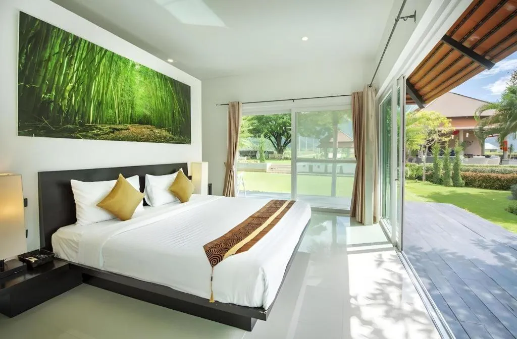 Bed in Lucerne Villa Resort