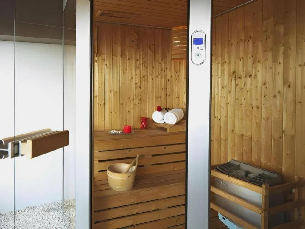 G Suites Hotel By AMITHYA