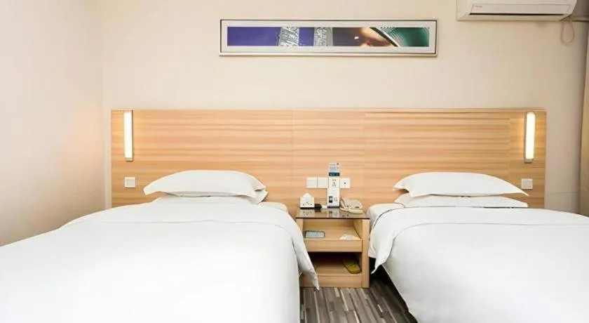 Bed in City Comfort Inn Xiangyang Railway Station