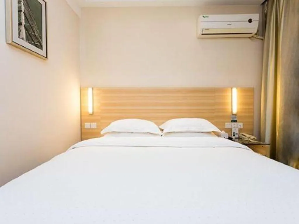 Bed in City Comfort Inn Xiangyang Railway Station