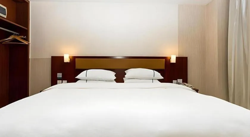 Bed in City Comfort Inn Xiangyang Railway Station