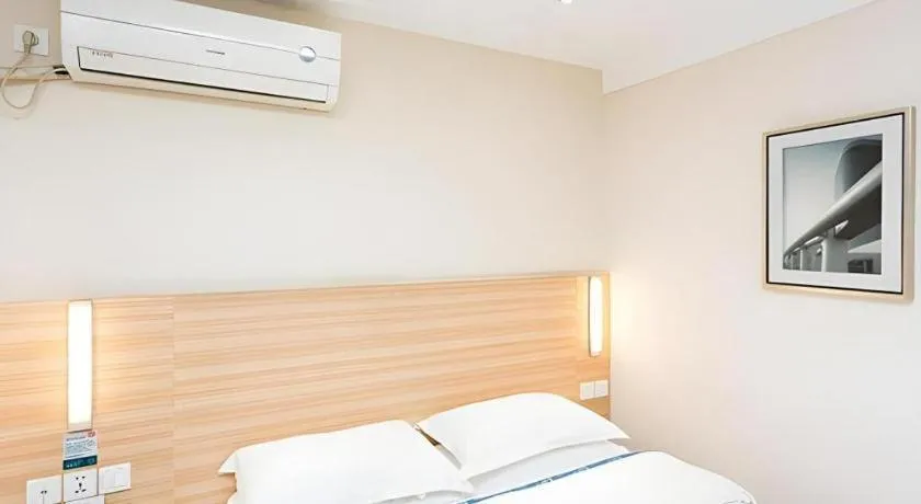 Bed in City Comfort Inn Xiangyang Railway Station