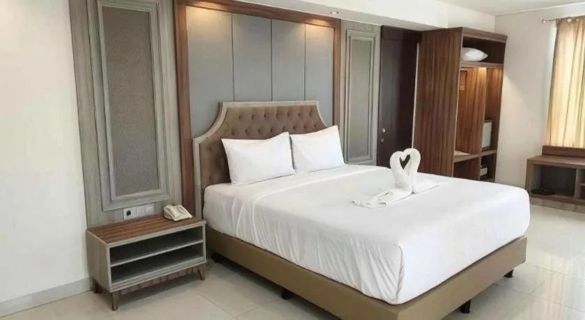 Bed in HW Hotel Padang