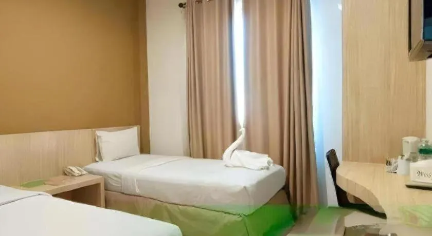 Bed in HW Hotel Padang