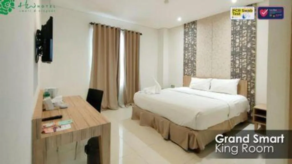 Bed in HW Hotel Padang