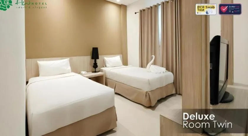Bed in HW Hotel Padang