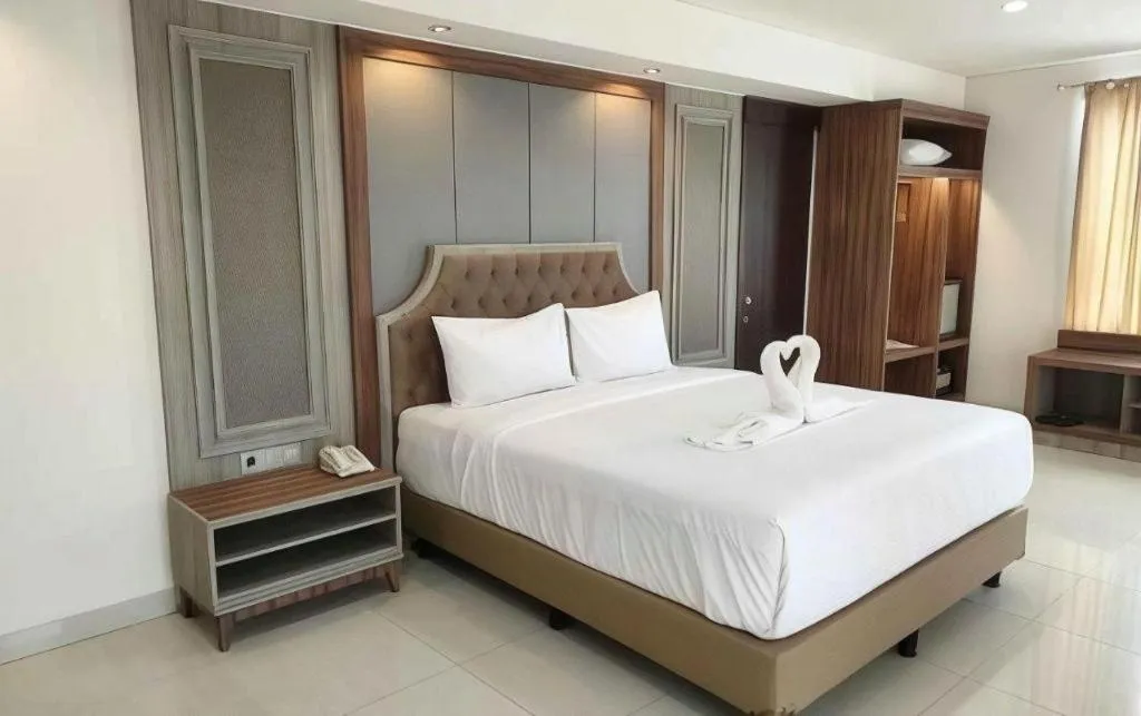 Bed in HW Hotel Padang