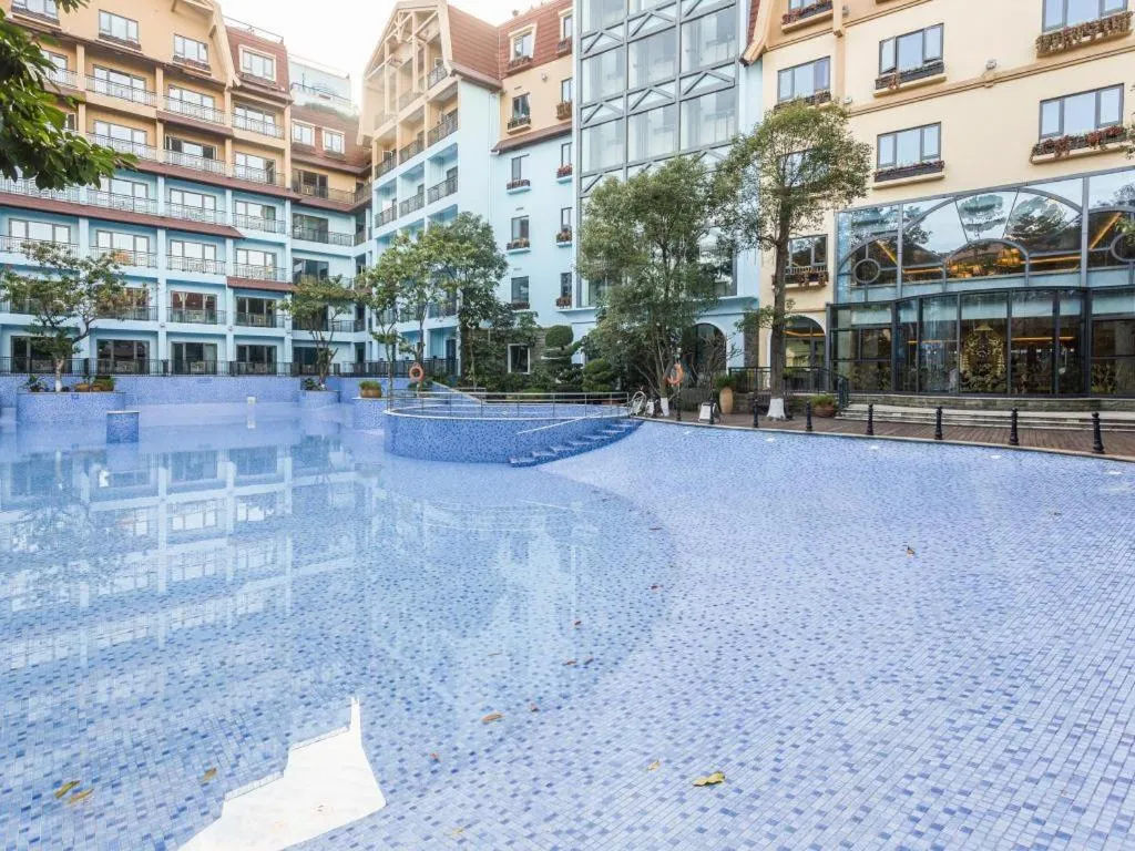 Oasis O.City Hotel