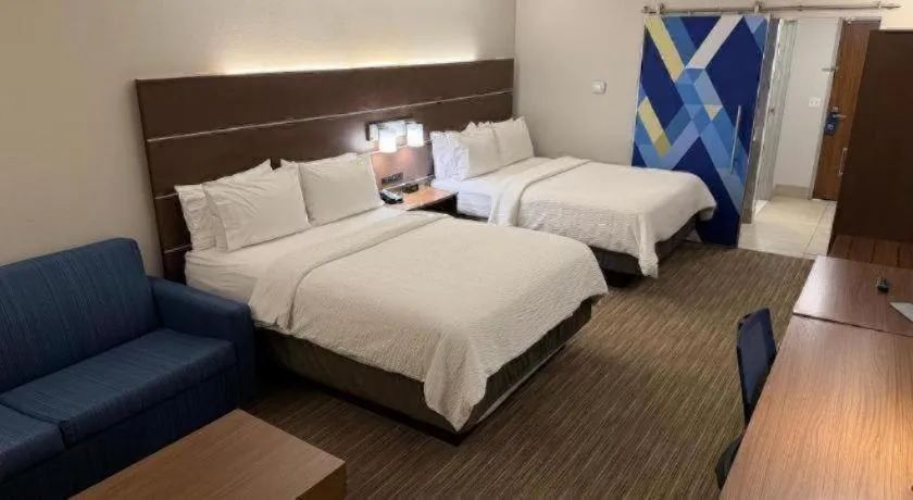 Bed in Holiday Inn Express and Suites Hannibal-Medical Center By IHG