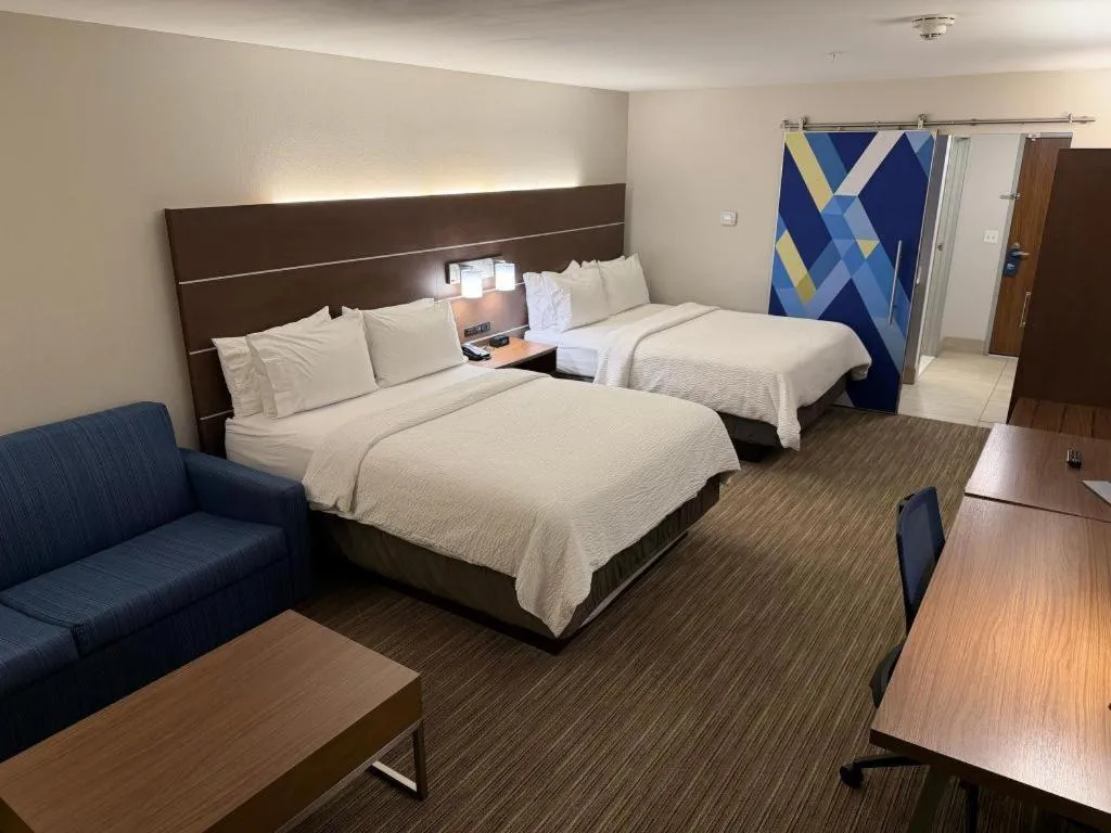 Bed in Holiday Inn Express and Suites Hannibal-Medical Center By IHG