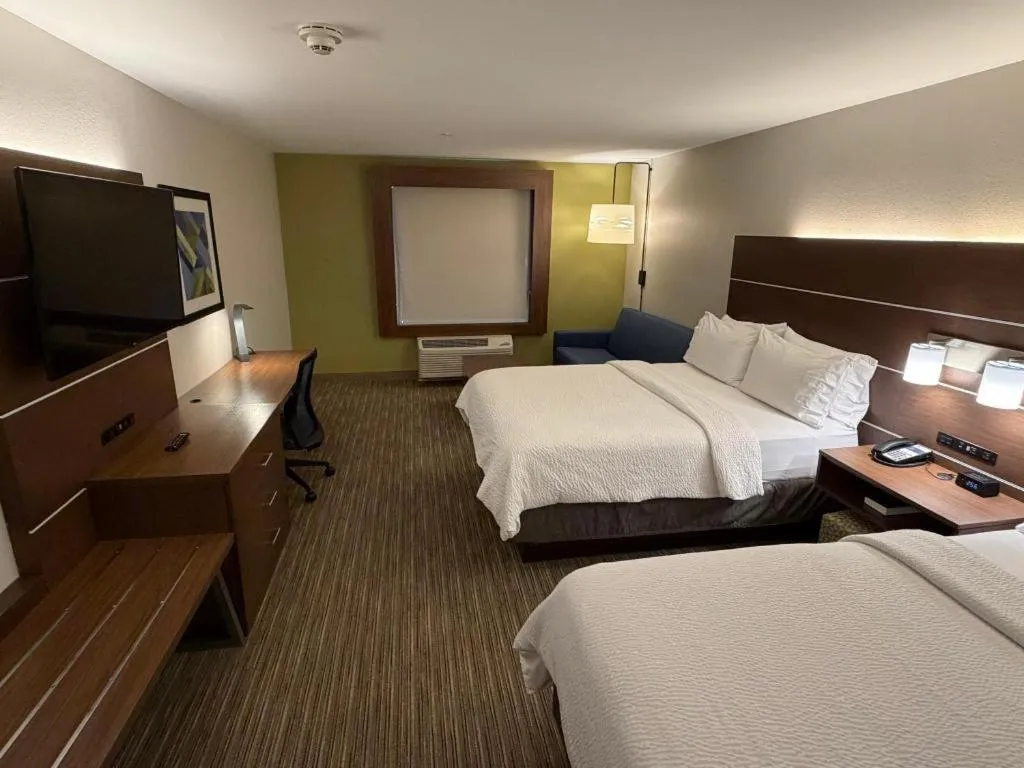 Bed in Holiday Inn Express and Suites Hannibal-Medical Center By IHG