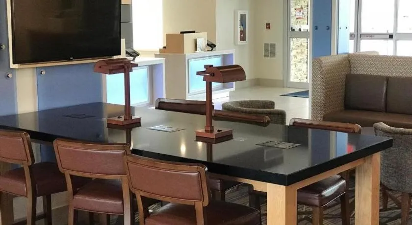 Holiday Inn Express and Suites Hannibal-Medical Center By IHG