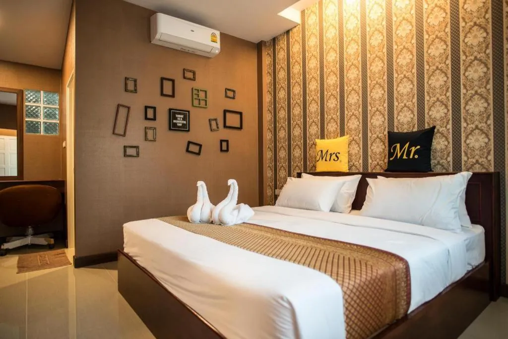 Bed in Sunday J Resort & Restaurant