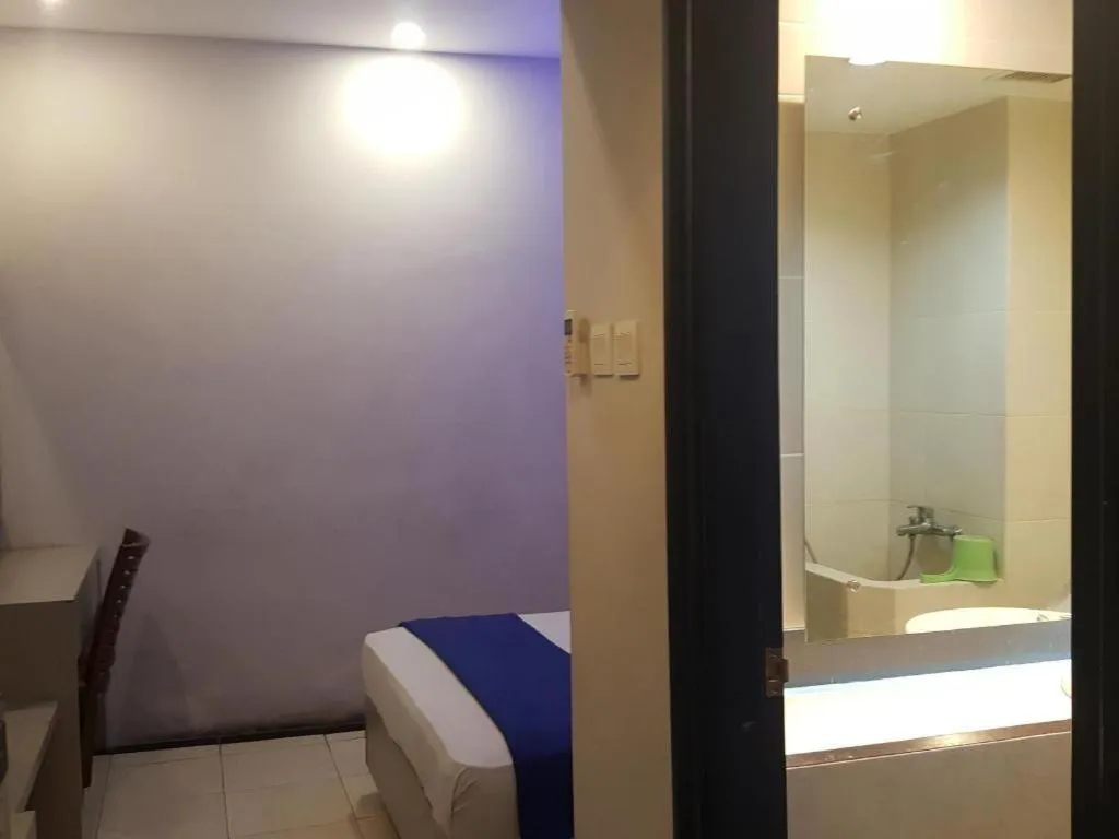 Bed in Kharisma Hotel