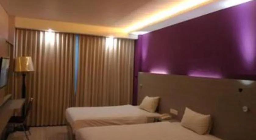 Bed in Kharisma Hotel