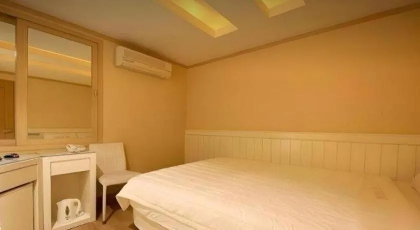 Bed in Sinyoung Motel