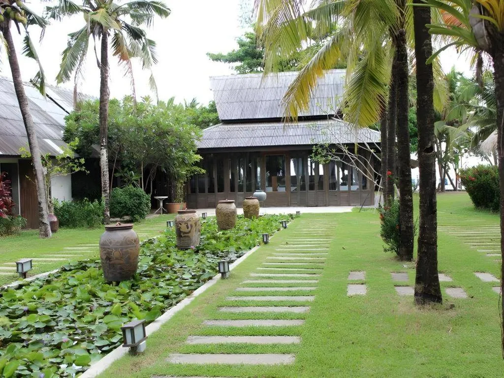 Chivaree Hotel and Resort