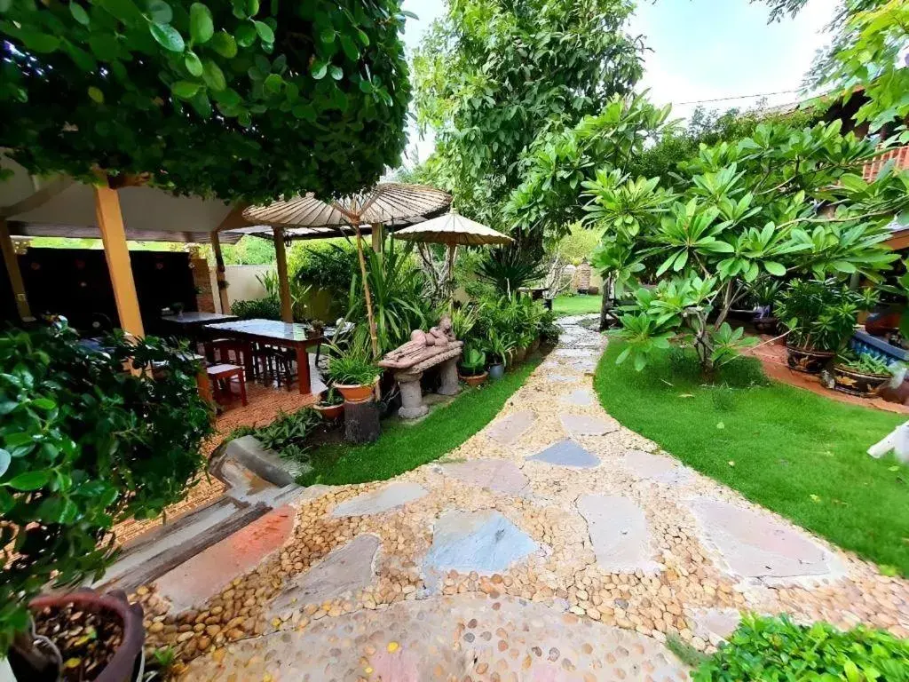 Baan Saranrom Baan Saranrom